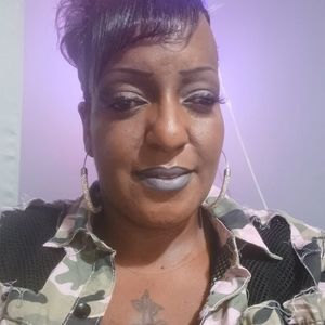 Meet your Posher, Adrienne